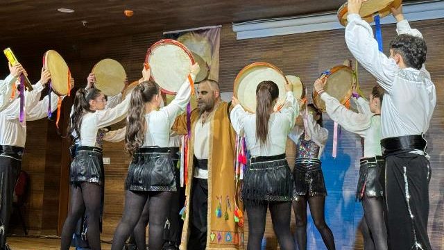 Borçka Belediyesi Kadın Korosu ve Bragi Dans Topluluğu Nostalji Konseri Verdi