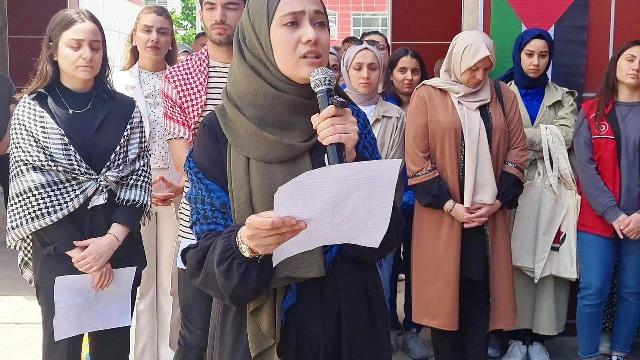 AÇÜ öğrencileri İsrail’in Gazze’ye yönelik saldırılarını protesto etti