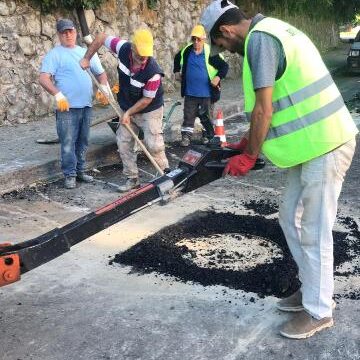 İlçedeki bozulan yollar onarılıyor