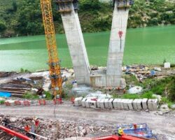 8 Yıldır Bitmeyen Güreşen Köprüsü İçin CHP Borçka İlçe Başkanlığından basın açıklaması yapıldı