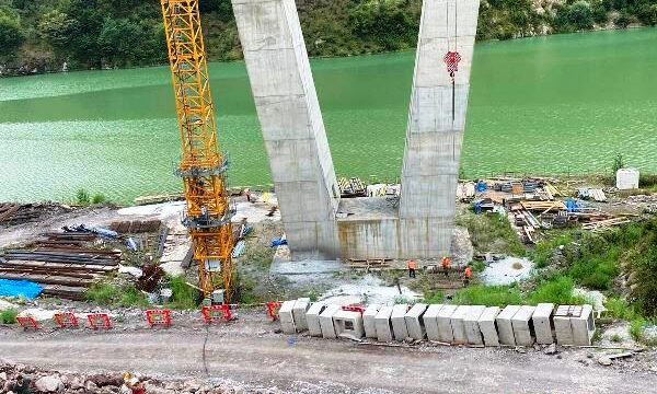 8 Yıldır Bitmeyen Güreşen Köprüsü İçin CHP Borçka İlçe Başkanlığından basın açıklaması yapıldı