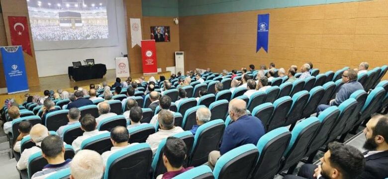 Artvin’de “Peygamberimiz ve Şahsiyet İnşası” konulu konferans düzenlendi