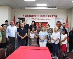 Korumalı: CHP Artvin İl Kadın Kolları Başkanlığı kadın cinayetleri ve taciz olayları ile ilgili basın açıklaması düzenledi