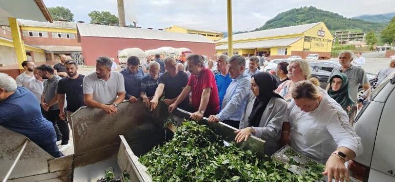 Milletvekili Çelik, Kemalpaşa’da ziyaretlerde bulundu