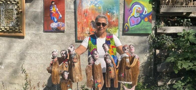 Nazan Öğretmen, temiz atık malzemeleri sanat eserine çeviriyor