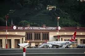 Rize-Artvin Havalimanı’ndan beklenen hizmeti alamamanın sıkıntısını yaşıyor