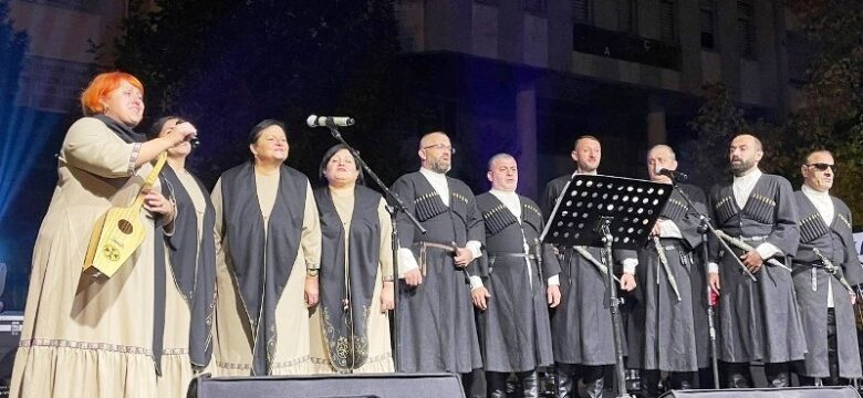 Korumalı: Demir Elma Festivali muhteşem konser ve söyleşi eşliğinde başladı