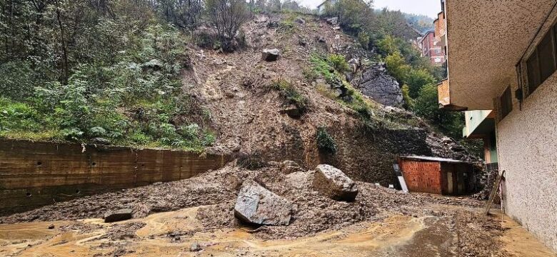 Korumalı: Küçükköy Mahallesinde meydana gelen heyelan çözüm bekliyor