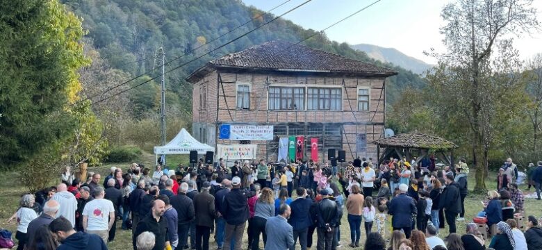 Korumalı: Muratlı(Maradit) Köyünde Muhteşem Demir Elma Festivali