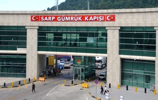 Korumalı: Sarp Sınır Kapısı’nda araç giriş çıkışı geçici olarak durduruldu