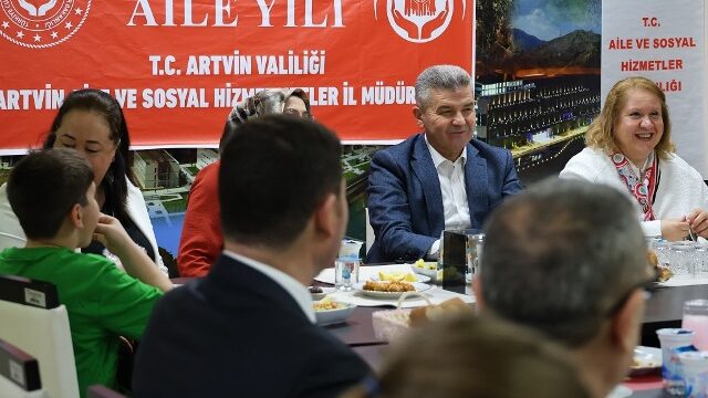 Korumalı: Yetim Gülerse, Dünya Güler